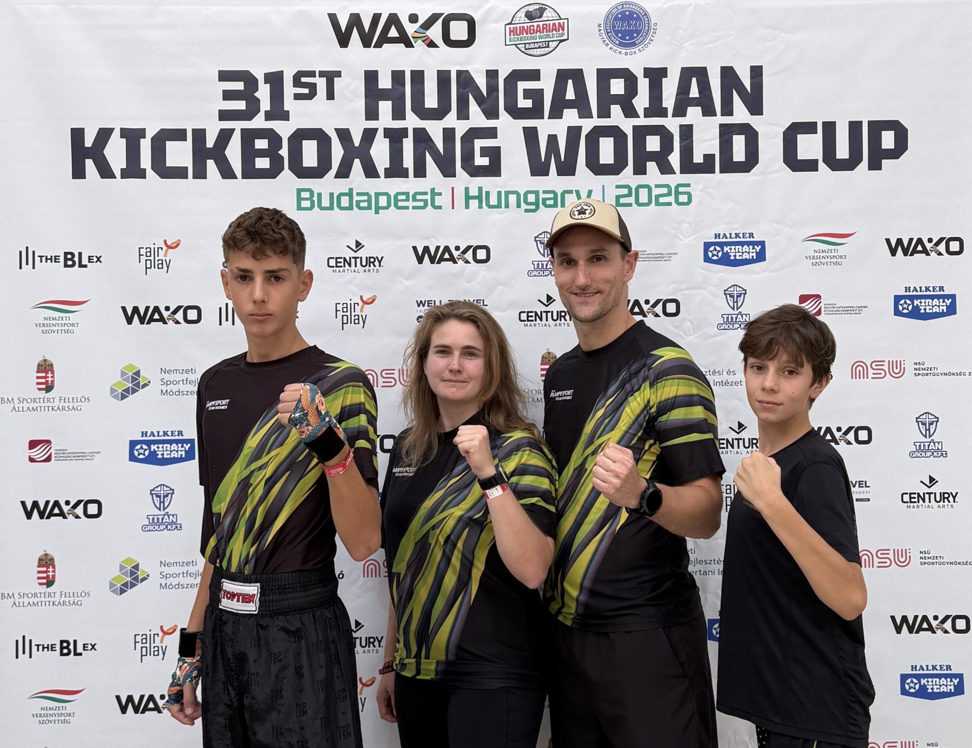 Waldkraiburger Kickboxer kehren erfolgreich aus Budapest zurück